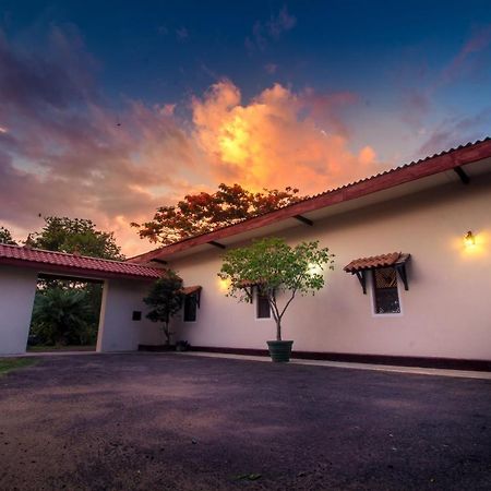 The Buena Vista Kandy Bagian luar foto