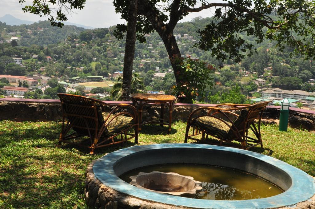 The Buena Vista Kandy Bagian luar foto