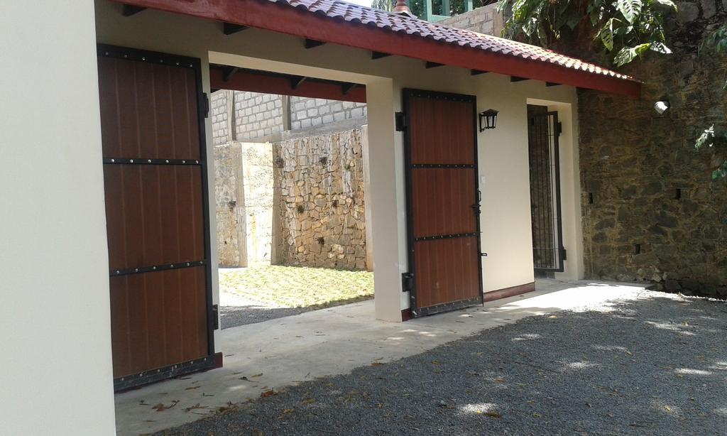 The Buena Vista Kandy Bagian luar foto