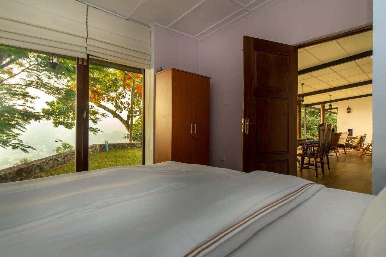The Buena Vista Kandy Bagian luar foto
